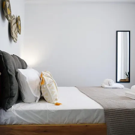 Reset * Néa Péramos